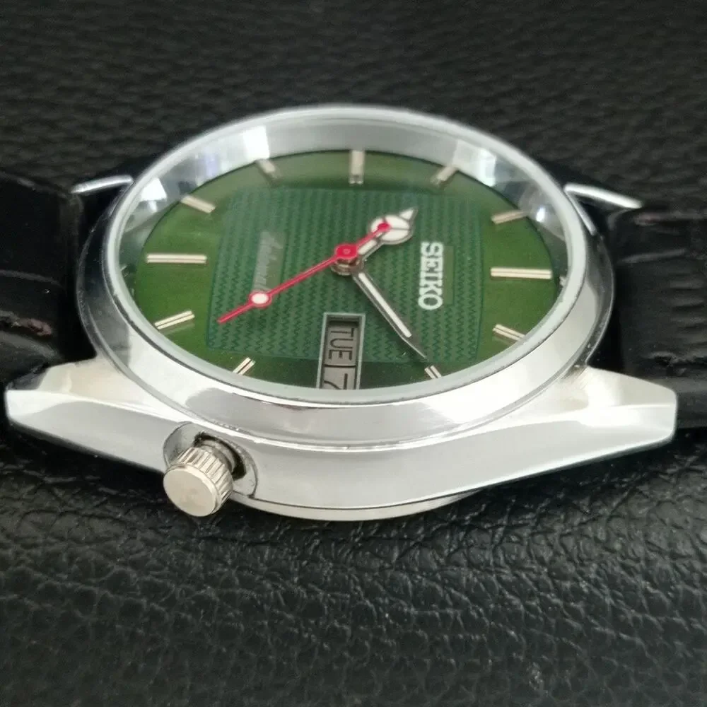 Vintage 1981 Seiko Automatic Mens Silver Watch W/daydate & Silver accents
